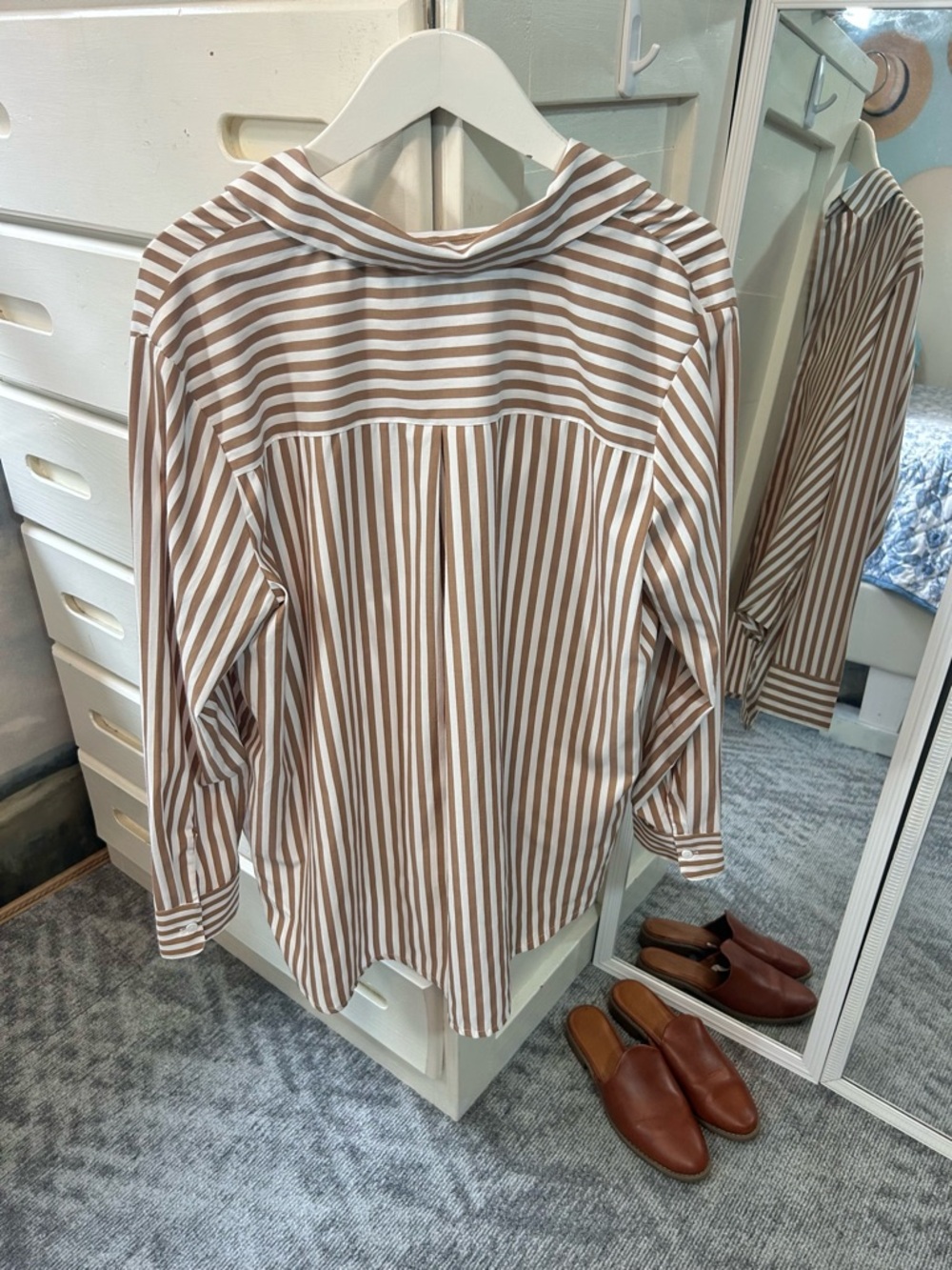 Toffe Pinstripe V-Neck Pocket Long Sleeve Hidden Button Down Oversized Blouse✨ - Picture 5 of 8